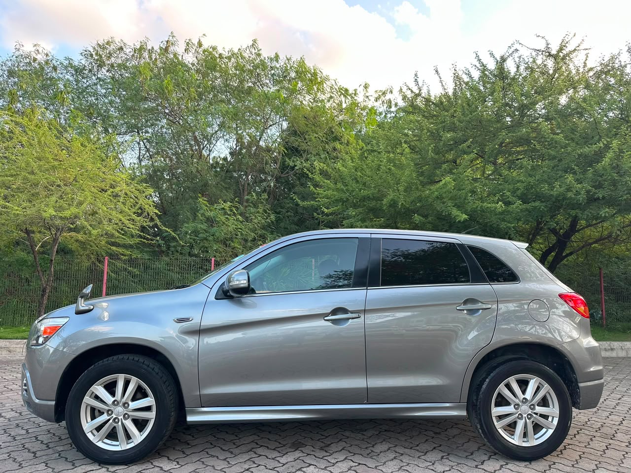 MITSUBISHI RVR thumbnail 10